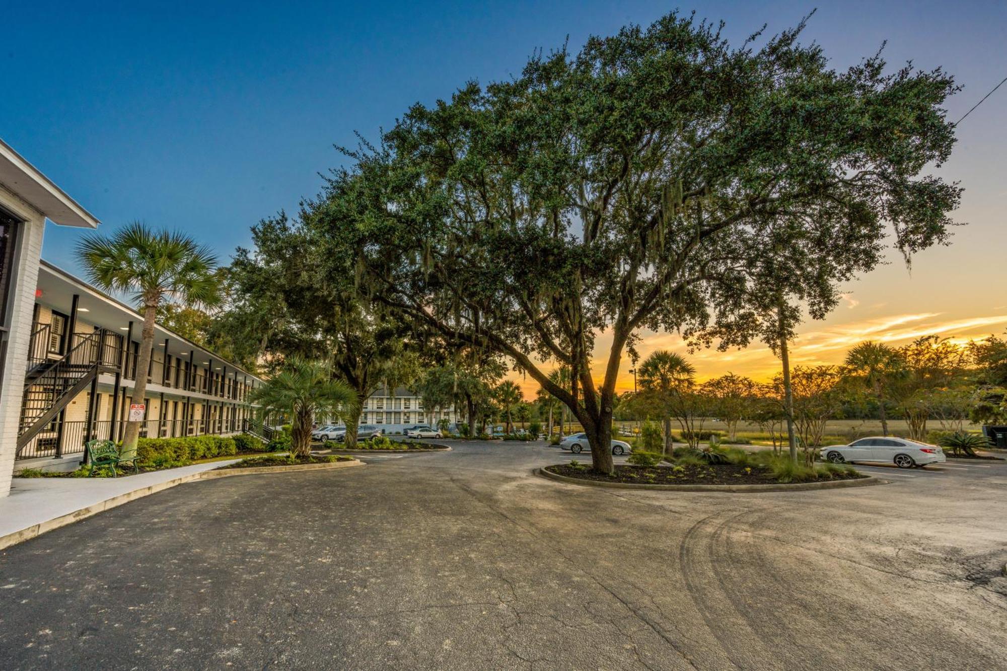Charleston Creekside Inn מראה חיצוני תמונה